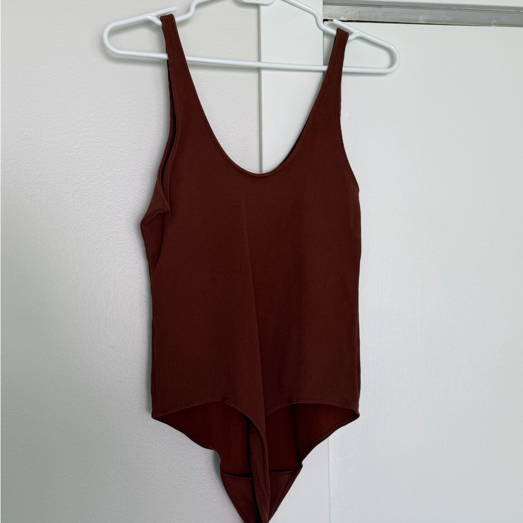 Ribbed Scoop Neck Bodysuit - Maroon